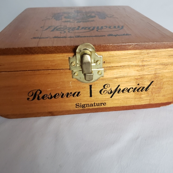 Vintage Hemingway Cigar Box Purse - Picture 5 of 8